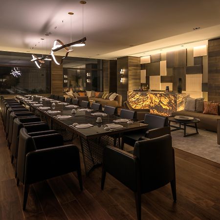 아마라 시 유얼 온리 뷰 레메소스 외부 사진 The private dining room at the restaurant