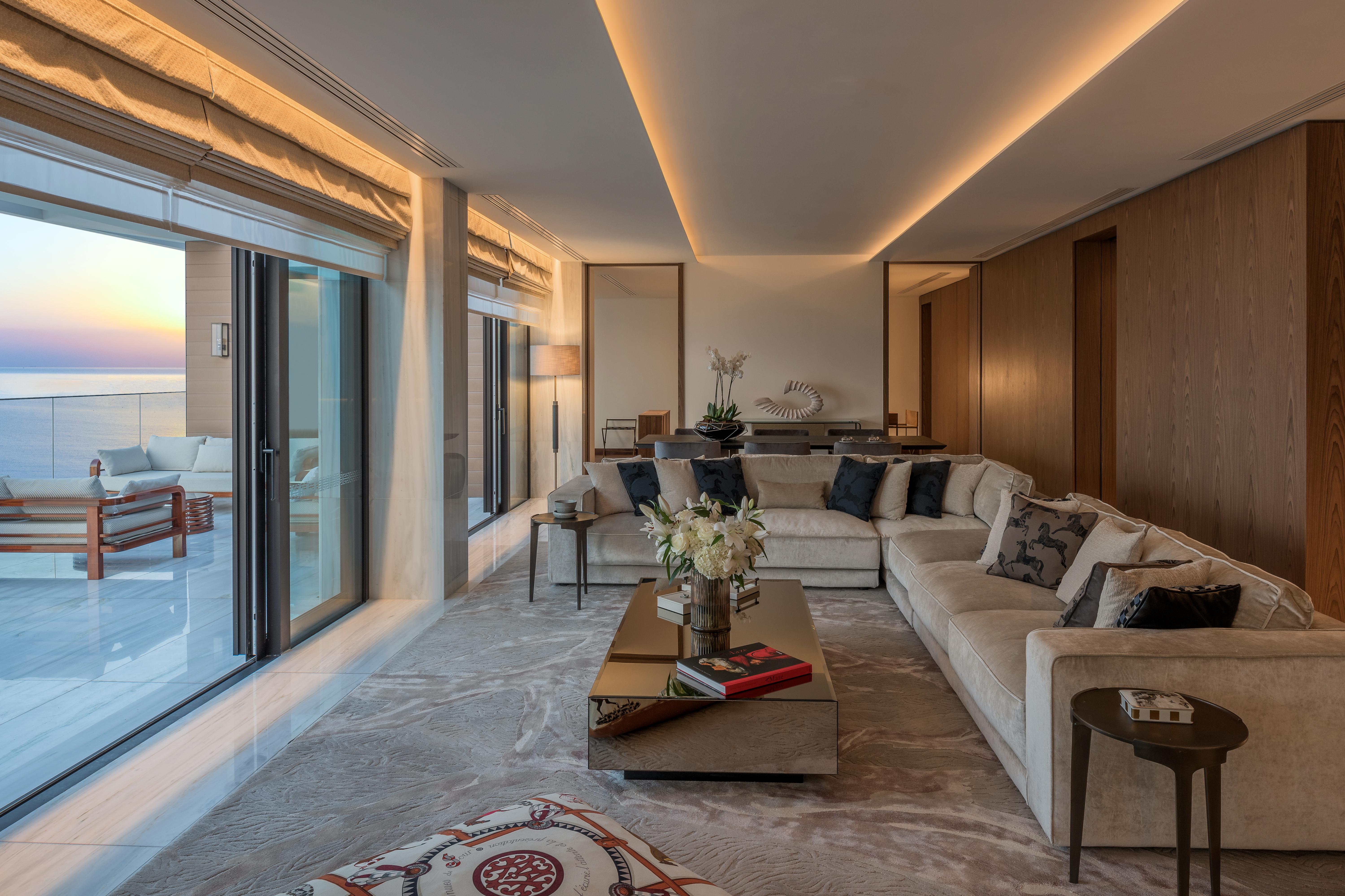아마라 시 유얼 온리 뷰 레메소스 외부 사진 The living room of a three-bedroom apartment at the Ritz-Carlton, DIFC