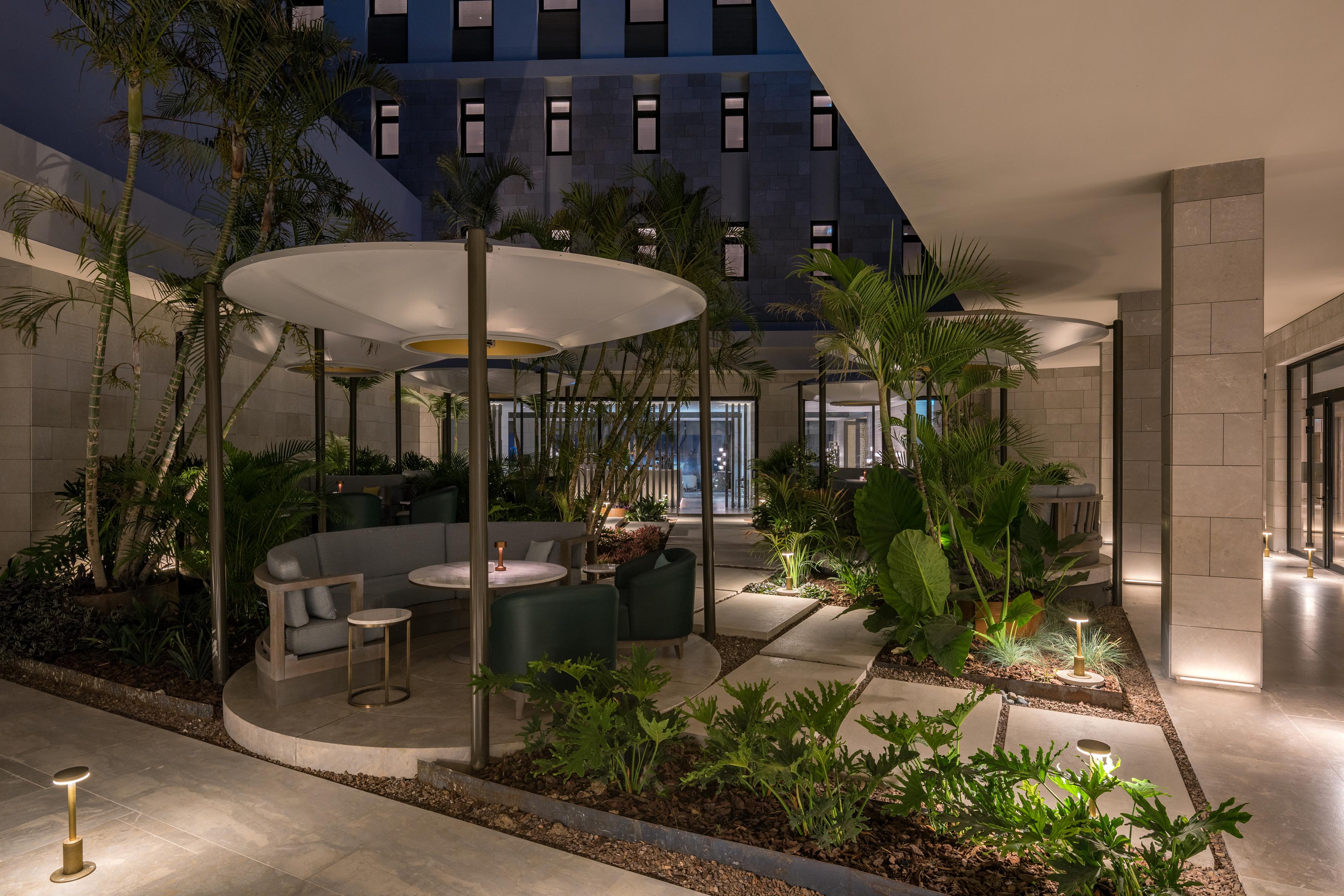 아마라 시 유얼 온리 뷰 레메소스 외부 사진 The hotel's courtyard