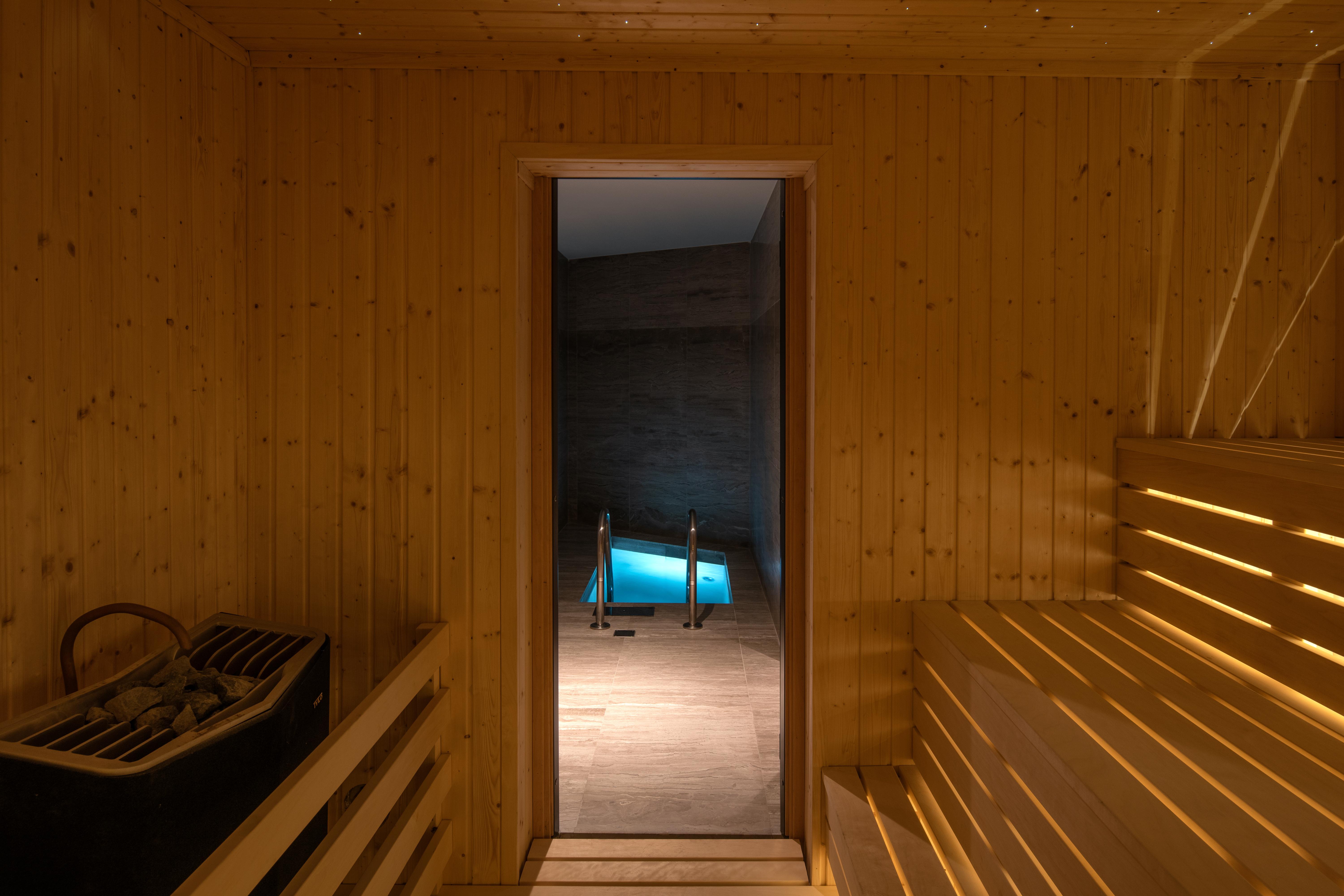 아마라 시 유얼 온리 뷰 레메소스 외부 사진 A modern Finnish sauna