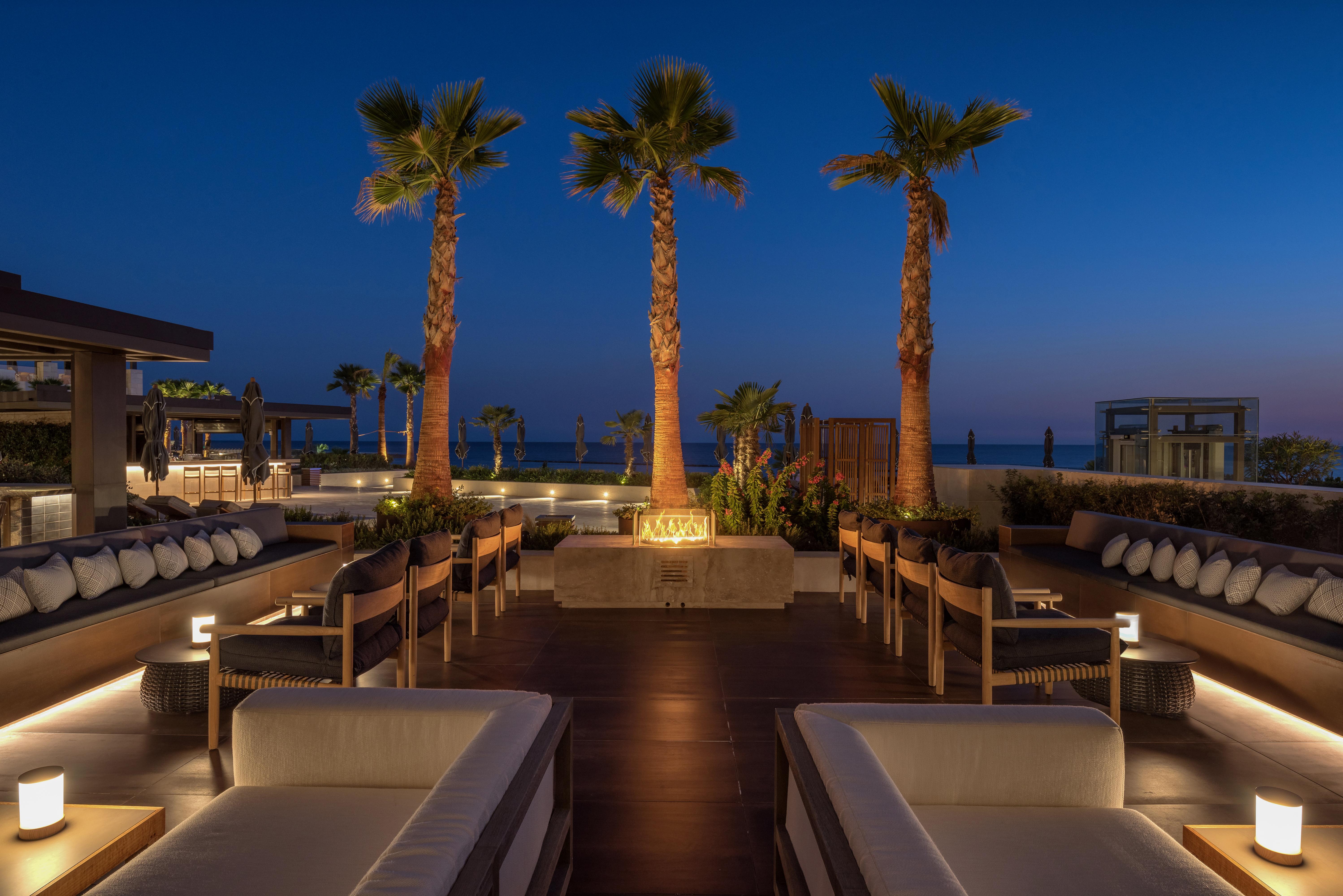 아마라 시 유얼 온리 뷰 레메소스 외부 사진 The Sky Bar