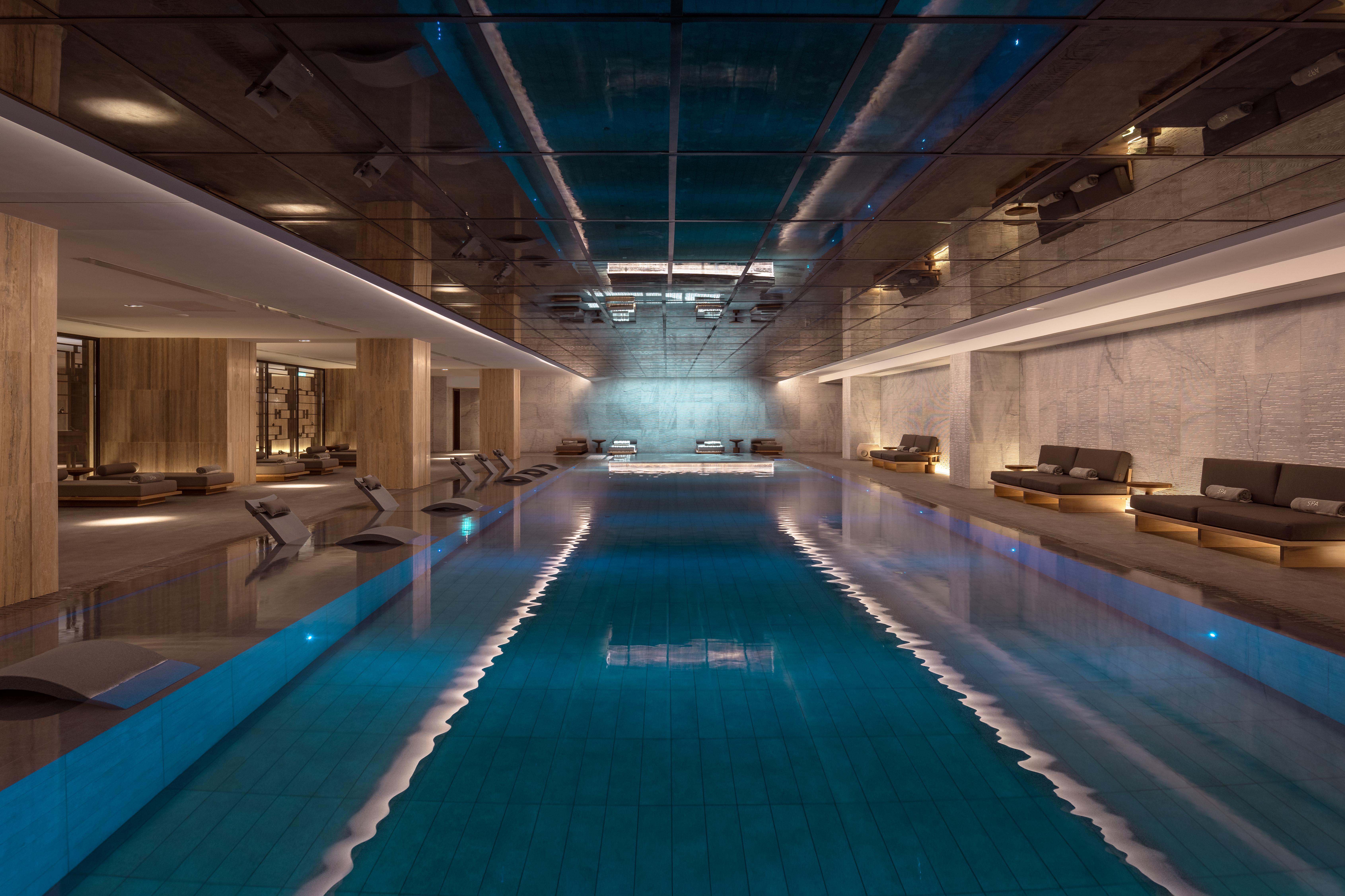 아마라 시 유얼 온리 뷰 레메소스 외부 사진 The pool at the Mandarin Oriental, Munich